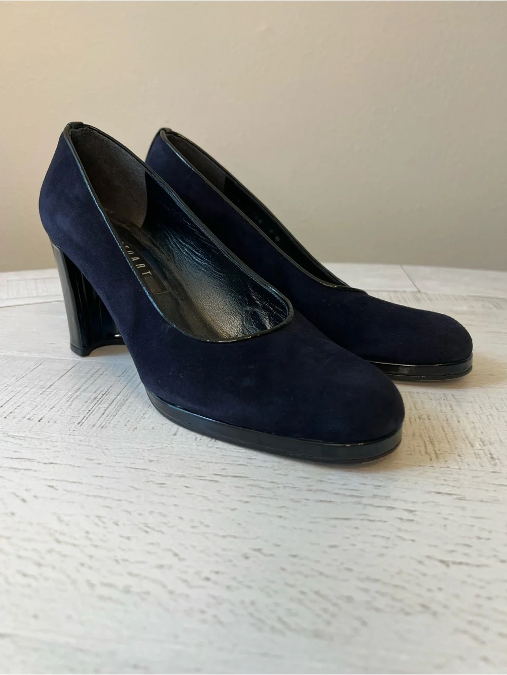 Stuart Weitzman Vintage Navy Suede Round-Toe Patent Block Heel - Picture 1 of 8